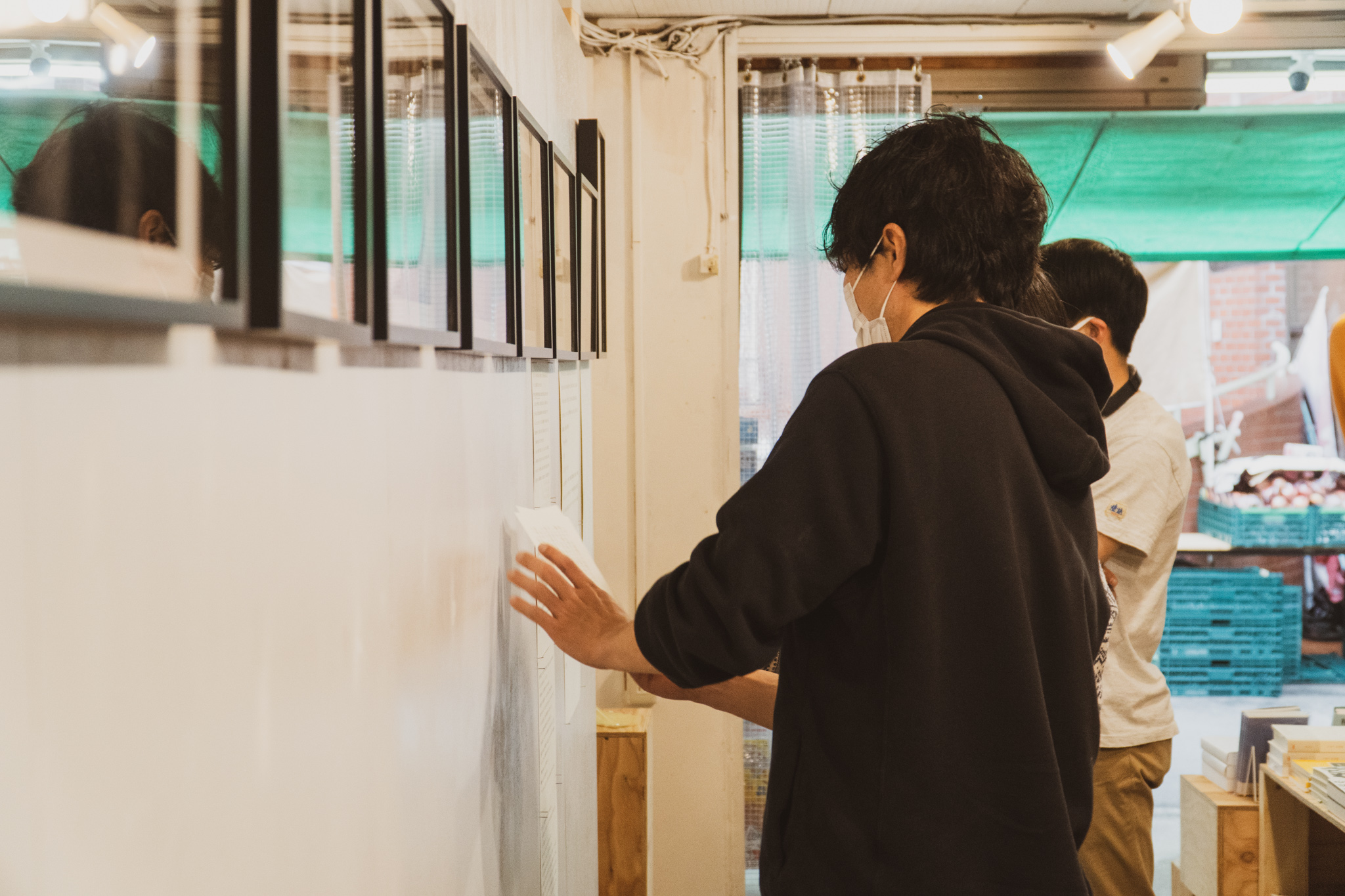 吉田亮人氏『しゃにむに写真家』刊行記念展4.13まで開催中〈妙蓮寺 本屋・生活綴方〉 菊名池古民家放送局